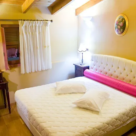 بيت ضيافة Kyveli 4*